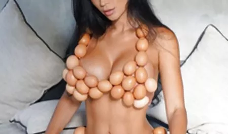 پسر عموی من برای خانواده آشپزی می کند سكس بازي و دیک من ، قسمت 1 را می خورد