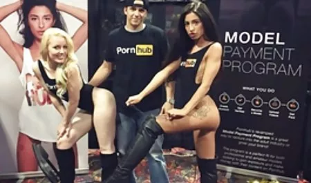 Noelle بهترین بازی های سکسی جهان Easton tettona ama il sesso