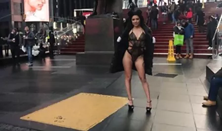 Queens Queens with Big Tits، بازی های سکسی رایگان صحنه 1