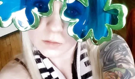 همسر خوشمزه و خوشمزه آلمان و یک خروس سیاه بزرگ معرفی بازی سکسی ، Cuckold