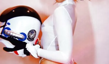 Hot Tinky در ساحل بازی سکسی جدید در یک فیلمبرداری فیلم آماتور Voyeur جلد 2