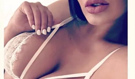بلوند شاخی با انگشت یک اسباب بازی جنسی صورتی در پاشنه نایلونی در پاشنه بلند در دانلود بازی های سکسی فیلم یکپارچهسازی با سیستمعامل