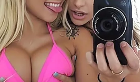عزیزم داغ جلوی یک وب کم ، این Cleo و Vicky Vette برای کلیپ عشق بازی و سکس 6 دختر بیدمشک می خورند!